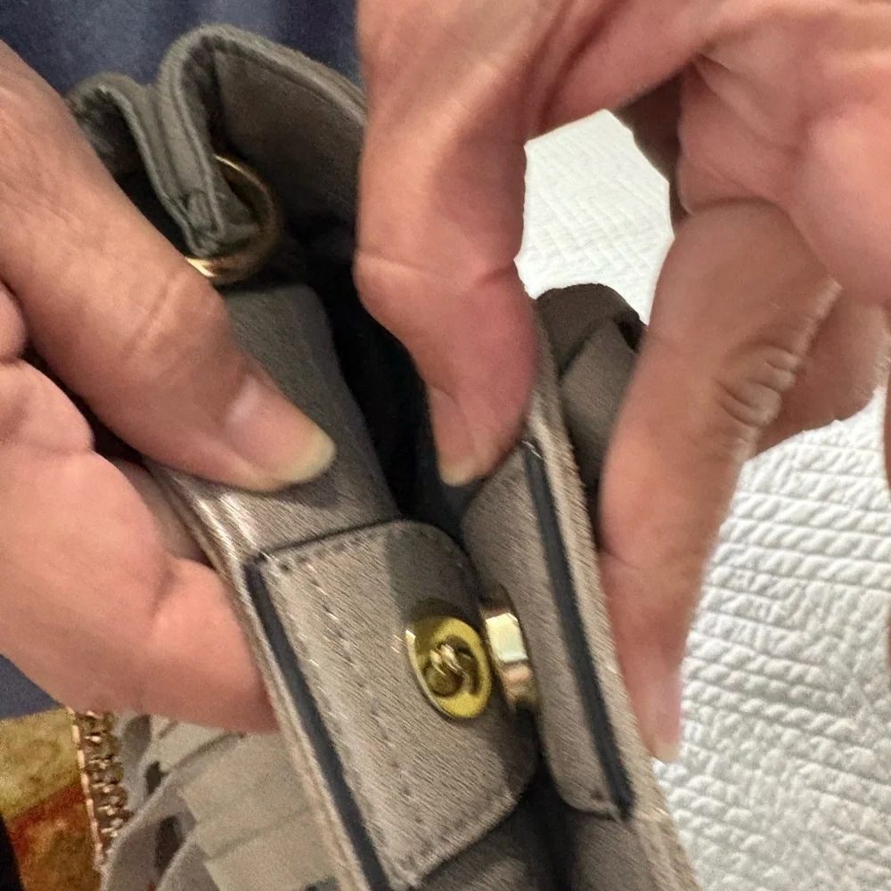 Elegant Expressions NYC Gray Fringe Crossbody Bag - Picture 4 of 5